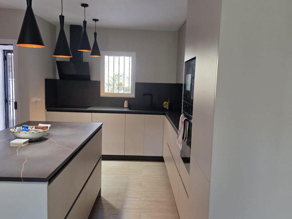 kitchen,homes and beyond kitchen