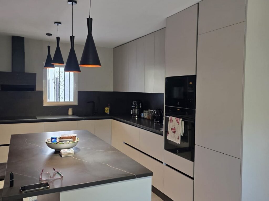 kitchen,homes and beyond kitchen