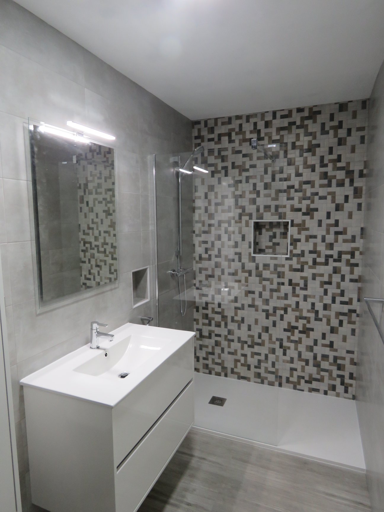 kitchens,bathrooms,furnitures in garrucha,homes and beyond kitchens